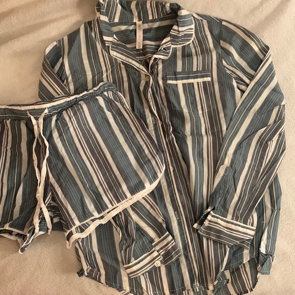Gilligan & O'Malley Other - **SOLD*** Gilligan & O’Malley ladies pajama set size xs never worn